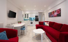 Vibrant & Cozy Apt In Athens